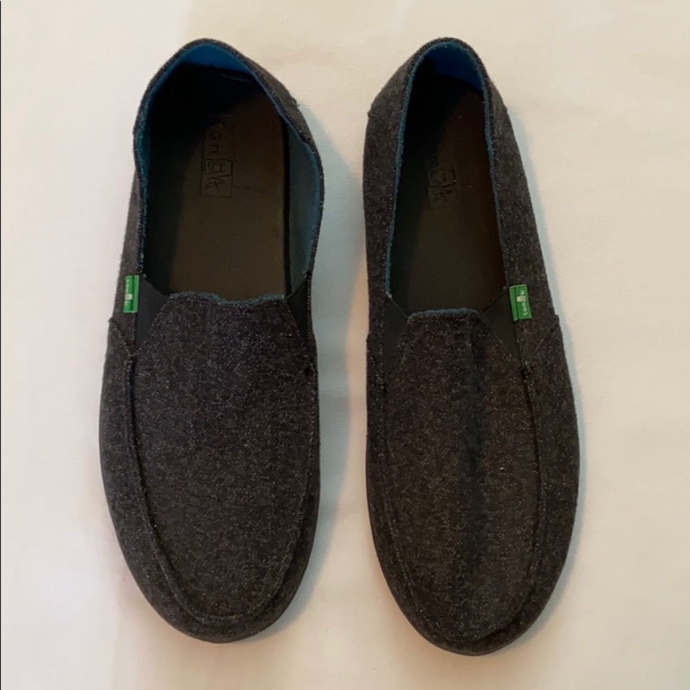 Men’s size 12 NWOT Gray Sanuk slip on shoes